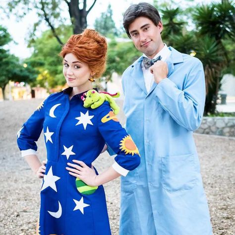 Clever Halloween Costumes For Couples, Mrs Frizzle Costume, Ms Frizzle Costume, Miss Frizzle Costume, Frizzle Costume, Bus Party, Ms Frizzle, Costumes For Couples, Funny Couple Halloween Costumes