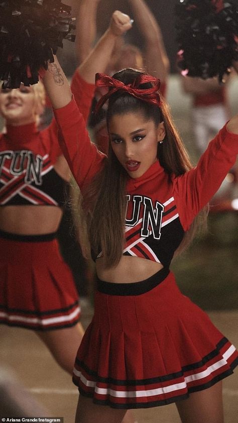 Cheerleading Outfits Aesthetic, Cheerleader Halloween, Cheerleader Halloween Costume, Cheer Costumes, Cheerleader Outfit, Halloween Costume Suit, Cheerleader Costume, Ariana Grande Outfits, Cheer Uniform