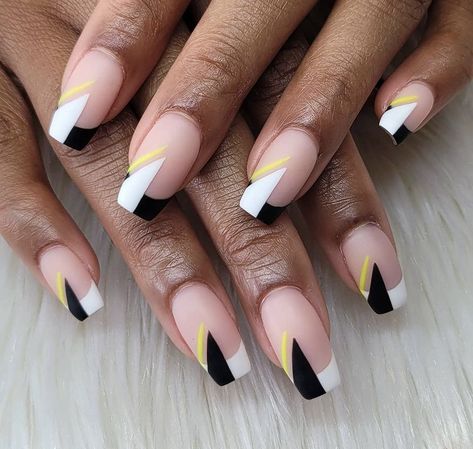 Powder Dipped Nails Designs, Dipped Nails Designs, Almond Acrylic Nails Designs, Powder Application, Black And White Nails, Fantasy Nails, New Nail Designs, Stylish Nails Designs, Simple Gel Nails