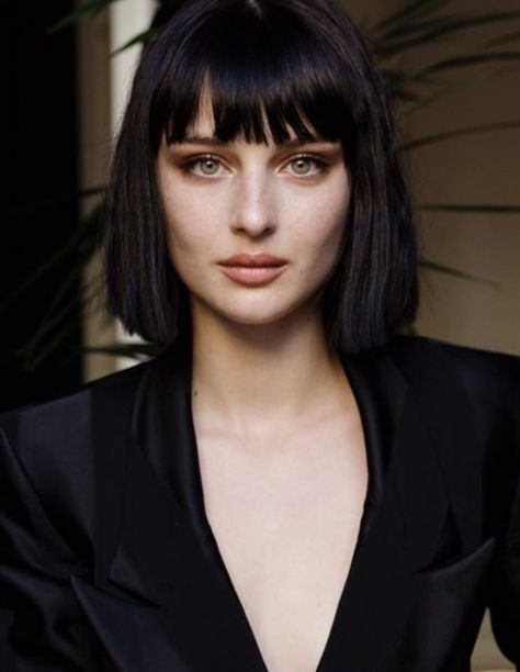 Square Bob, Bob Hairstyle Ideas, Modern Bob Hairstyles, Alice Pagani, Classic Bob Haircut, Bob Haircut With Bangs, Haircut Designs, Trendy Hairstyle, Honey Hair