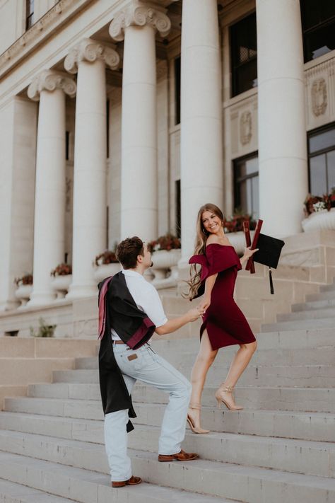 Grad Photos Couple, Graduation Poses Ideas, Grad Pic Poses, Cap And Gown Pics, Graduation Couple, Couple Graduation Pictures, Couple Graduation, College Grad Pictures, Graduation Pose