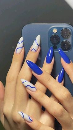 nail art Sky Blue Nails, Blue And White Nails, Royal Blue Nails, Sky Nails, Hello Nails, Nude Nail Designs, Nails Easy, Almond Nails Designs, Almond Acrylic Nails