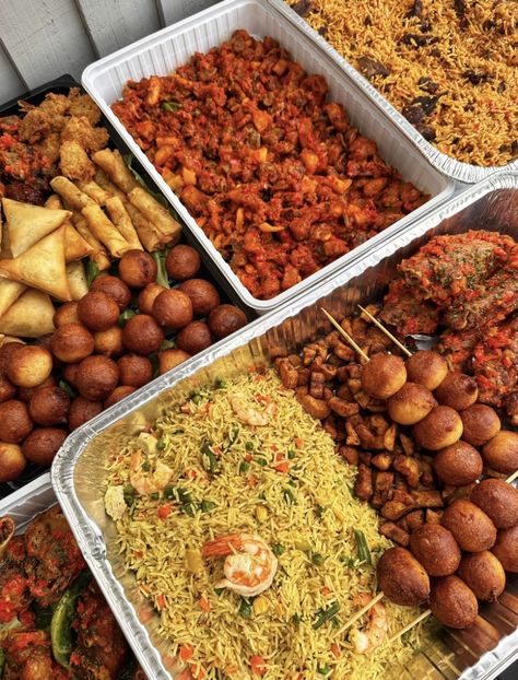 Food Trays For Parties, Yoruba Food, Food Tray Ideas, Nigeria Food, Ghanaian Food, Wedding Food Menu, Amazing Food Platters, Catering Food Displays, West African Food