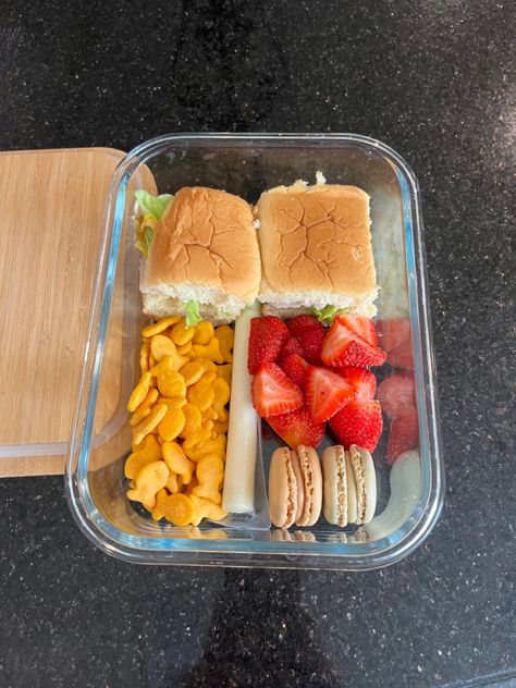 Lunch Idea For College Students, Luch Ideas School, Lunch For Nursing Students, Lunch Meals For School, School Lunch Ideas Healthy For Teens, School Lunch Ideas College, School Lunches High School, Healthy Lunch Inspo For School, 3 Compartment Meal Prep Ideas