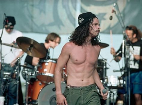 Chris Cornell Young, Audioslave Chris Cornell, Grunge Seattle, Say Hello To Heaven, Feeling Minnesota, Temple Of The Dog, Grunge Guys, Grunge Music, Eddie Vedder