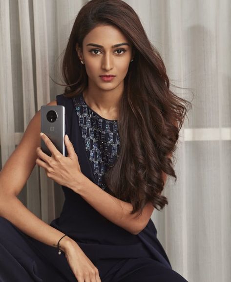 Erica Fernandes TV hottie is a style icon for young people | IWMBuzz Erica Fernandes Hot, Tv Actress Images, Erica Fernandes, Actress Images, Indian Tv Actress, Bollywood Girls, Girls Dp, A Style, Indian Beauty Saree