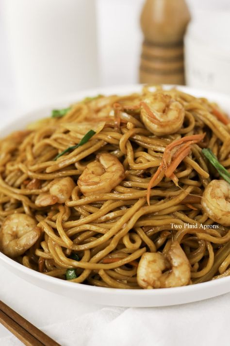 Shrimp Lo Mein | Two Plaid Aprons Vegetable Stir Fry Sauce, Egg Noodle Stir Fry, Shrimp Lo Mein Recipe, Shrimp Lo Mein, Lo Mein Noodles, Lo Mein Recipes, Marinated Shrimp, Chinese Takeout, Surf And Turf