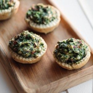 Vegan Spinach Apéro Tartlets » not hangry anymore Tartlets Appetizers, Tartlets Savory, Pastry Dishes, Vegan Spinach, Vegan Sides, Savory Vegan, Vegan Christmas, Vegan Appetizers, Savory Pie