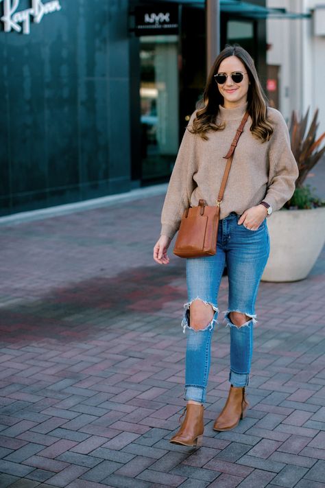 Ankle Boots Dress Outfit, Camel Boots Outfit, Tan Ankle Boots Outfit, Suede Ankle Boots Outfit, Cognac Boots Outfit, Ankle Boot Outfits, Bracelets Tattoo, Brown Ankle Boots Outfit, Camel Sweater Outfit