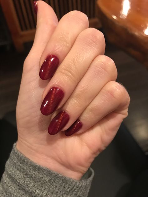 Magnet gels 😍 Red Magnetic Nails, Red Toenails, Winter Nails Gel, Ten Nails, Gelish Nails, Magnetic Nails, Nail Styles, Kawaii Nails, Pedicure Nail Art