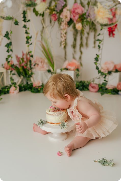 Fairy Theme First Birthday Photoshoot, Enchanted Forest 1st Birthday Photoshoot, Forest Theme Birthday Party Girl, Cottage Core Cake Smash, Enchanted Forest Smash Cake, Fairy First Birthday Party Smash Cake, Fairy Cake Smash Photography, Enchanted Forest Theme First Birthday, Smash Cake Fairy Theme