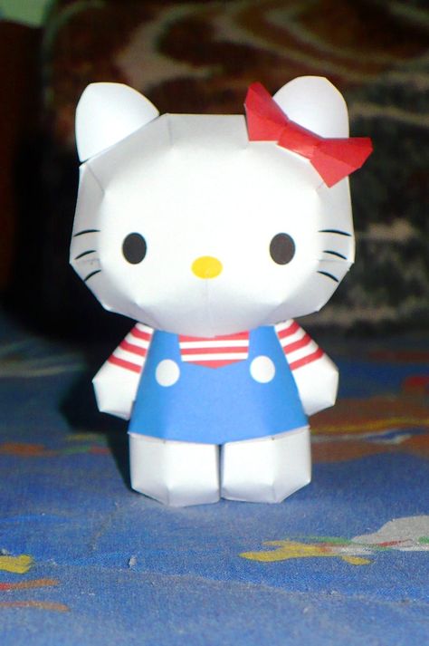 Hello Kitty papercraft by IGDLTV on DeviantArt Cute Origami Hello Kitty, Hello Kitty Papercraft Templates, Hello Kitty Printables Templates, How To Make Hello Kitty, Diy Hello Kitty Crafts Paper, Hello Kitty Cardboard Craft, Papercraft Kitty, Hello Kitty Arts And Crafts, Hello Kitty Paper Craft