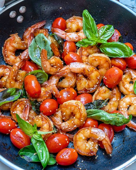 Easy Shrimp +Tomato + Basil Stir Fry for Clean Eats! | Clean Food Crush Basil Stir Fry, Clawdia Wolf, Shrimp Tomato, Stir Fry Shrimp Recipes, Wolf Aesthetic, Homemade Stir Fry, Cafe Display, Cooking Light Recipes, Florida Fish