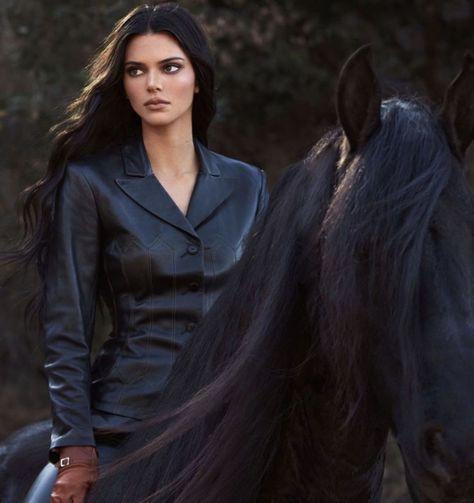 Kkw Fragrance, Estilo Kardashian, Kendall Style, Kendall Jenner Outfits, Jenner Outfits, Model Aesthetic, Kendall And Kylie Jenner, Jenner Style, Black Horse