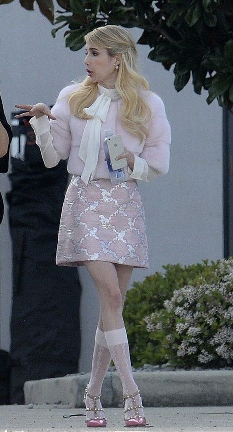 Chanel #1 Outfits Scream Queens, Chanel Scream Queens Outfit, Chanel Oberlin Aesthetic, Scream Queens Aesthetic, Emma Roberts Scream Queens, Scream Queens Outfits, Chanel Scream Queens, Scream Queens Chanel, Scream Queens Fashion