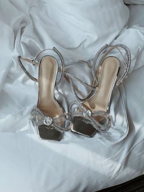 𝐼𝑛𝑠𝑡𝑎𝑔𝑟𝑎𝑚 - @𝑐𝑙𝑎𝑟𝑎𝑠𝑙𝑙_ Silver Heels Aesthetic, Fancy Heels, Heels Aesthetic, Fashion Shoes Heels, Shoes Heels Classy, Elegant Heels, Heels Classy, Hot Heels, Accessories Bags Shoes