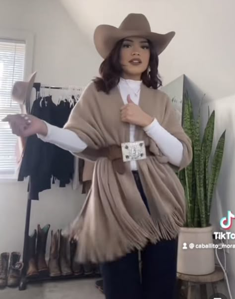 Pancho Outfit Ideas, Rebosos Mexicanos Outfit, Mexico Outfits Rancho, Conservative Outfits, Cowgirl Style Outfits, Fiesta Outfit, Outfits For Mexico, Western Wear Outfits, Looks Country