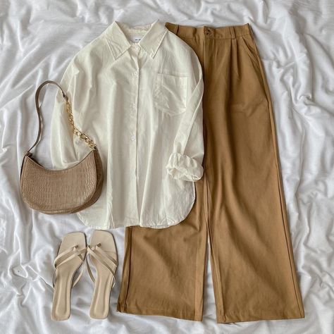 Skirt And Top Ideas, White Brown Outfit, White And Brown Outfit, Brown And White Outfit, White Skirt Outfit Ideas, Jeans Kurti, White Tops Outfit, Coach Outfits, Bubble Clothes