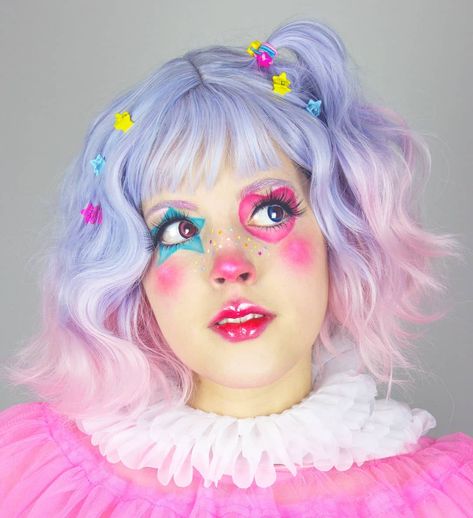 552 mentions J’aime, 44 commentaires - Setsu (@sweetysetsu) sur Instagram : "Bby Clown 🤡💙 I love doing clowns makeup, honestly I feel so good each time I'm doing it and taking…" Cute Halloween Eye Makeup, Halloween Eye Makeup Ideas, Clowns Makeup, Pastel Clown, Jester Makeup, Cute Clown Makeup, Circus Makeup, Makeup Editorial, Clown Party