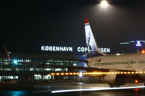 Copenhagen Airport by night. The Norwegian plane is easy to recognize by its characteristic tail. Norwegian Airlines, Copenhagen Airport, Airport Aesthetic, Airport Photos, Copenhagen Denmark, Scandinavia, Airlines, Copenhagen, Denmark