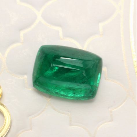 Juicy Emerald Sugarloaf Cabochon #emerald #cabochon #finejewelry #jewelrytrends #birthstone #goldjewellery Emerald Cabochon, Rectangle Cushion, Green Tone, Zambian Emerald, Loose Stones, Creating Jewelry, Rich Green, White Gold Jewelry, Green Tones