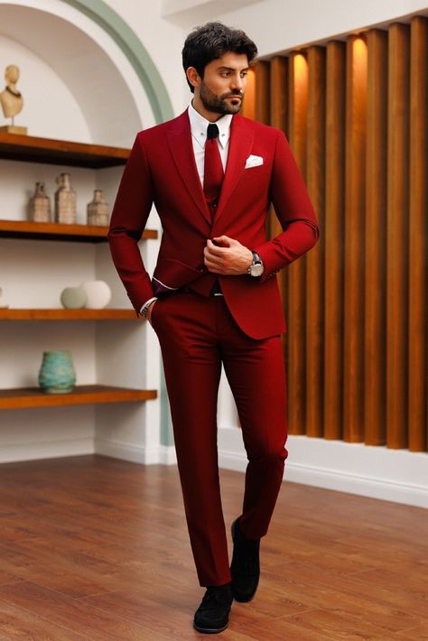 Red Christmas Outfit, Blazer Waistcoat, Double Breasted Tuxedo, Suit Stores, Lapel Design, Slim Fit Suit Men, Slim Fit Tuxedo, Red Suit, Slim Fit Suits