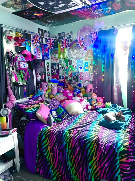 Scenecore Room Ideas, Scene Emo Room Ideas, 2000s Scene Bedroom, Scene Room 2000s, Scenecore Room Decor, Scene Bedroom 2000s, Scene Room Aesthetic, Scene Kid Room Ideas, Weirdcore Bedroom Ideas