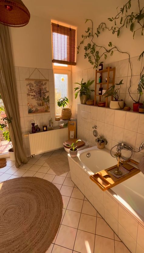 A bathroom with soft natural daylight coming in Cozy Bathroom, Decor Western, Apartment Aesthetic, Dream House Rooms, Hus Inspiration, Apartment Decor Inspiration, Dream Room Inspiration, Dream House Interior, Shower Remodel