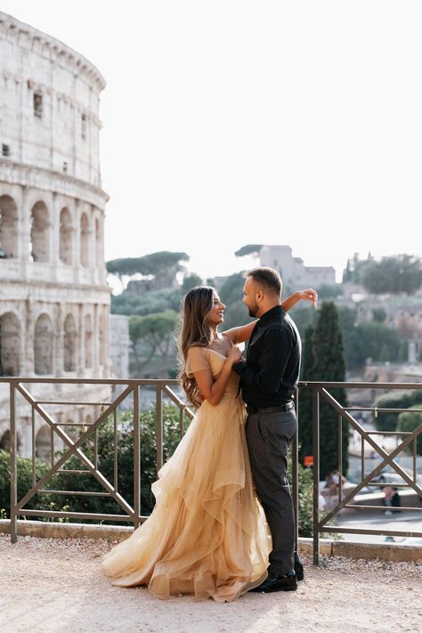 Couple photoshoot. Photographer in Rome Rome Couple Photoshoot, Rome Engagement Photos, Meaningful Photos, Romantic Photoshoot, Italy Photo, Trevi Fountain, Best Location, Couple Shoot, Couples Photoshoot