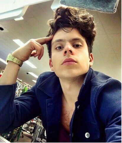 Rudy Mancuso :3 He's following me on tt ^^ Thick Straight Hair, Rudy Mancuso, Men's Hairstyle, Mens Hair, Hair And Beauty, Attractive Guys, Fav Celebs, About Hair, Straight Hair