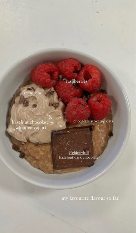 Oatmeal With Yogurt, Oats With Chocolate, Raspberry Chocolate, Healthy Food Inspiration, Chocolate Oatmeal, Oatmeal Chocolate, Healthy Food Motivation, Food Inspo, Food Is Fuel