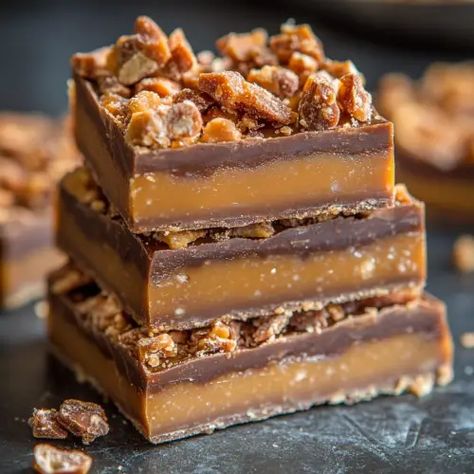 Butterfinger Caramel Crunch Bars Recipe - Good For Recipes Butterfinger Caramel Crunch Bars, Crunch Bars Recipe, Bar Desserts, Christmas Yummies, Crunch Bars, Easy Candy, Magic Bars, Gooey Caramel, Toffee Bars