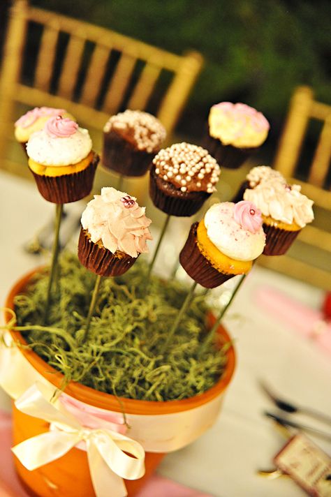 cupcake centerpieces for weddings | Edible Wedding Centerpieces - Creative Dessert Displays | Wedding ... Centerpieces Without Flowers, Music Graduation, Cupcake Centerpieces, Non Floral Centerpieces, Reception Music, Chocolate Lollies, Dj Wedding, Harbor Wedding, Wedding Motifs