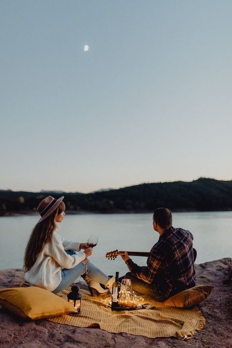 Camping Photoshoot, Prenup Photos Ideas, Camping Couple, Mountain Love, Lake Photoshoot, Sunset Time, Pre Wedding Shoot Ideas, Pre Wedding Poses, Couple Session