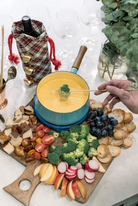 How to Host a Holiday Fondue Party - Darling Down South Cheese Fondue Ideas, Holiday Fondue, Fondue Dinner Party, Fondue Ideas, Cheddar Fondue, Fondue Dinner, Heavy Appetizers, Simple Delicious Recipes, Fondue Night