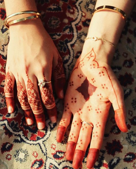 Tattoo Designs Hand, Traditional Henna Designs, Moroccan Henna, Hand Henna Designs, Algerian Culture, Leg Henna, African Tattoo, Pretty Henna, Henna Designs Wrist