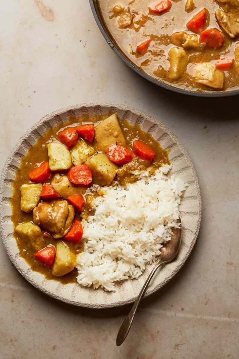 Kare Raisu, Japanese Chicken Curry, Korean Sweet Potato, Japanese Chicken, Japanese Sweet Potato, Steamed White Rice, Japanese Curry, Asian Foods, Ginger And Honey