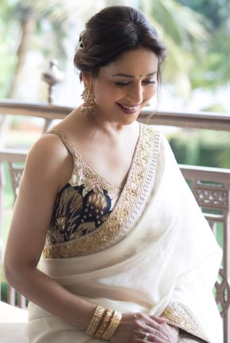 Madhuri Dixit In 90s, Maduri Dixit, Traditional Blouse Designs, Actress Images, Madhuri Dixit, Bollywood Girls, Aishwarya Rai, Future Me, Bollywood Celebrities