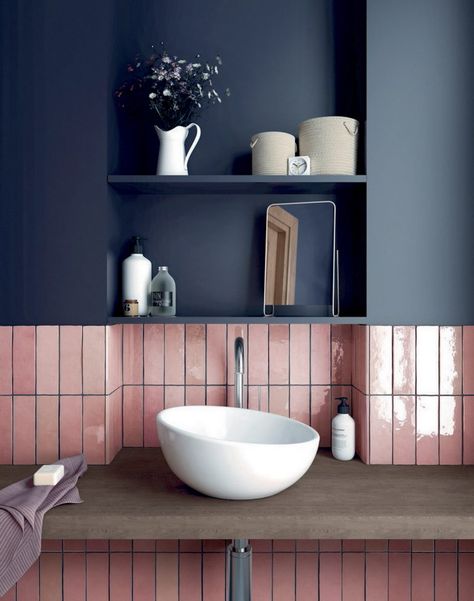 pink with navy :) Drømme Bad, Bad Inspiration, Pink Tiles, Subway Tiles, Bathroom Trends, Trendy Bathroom, Pink Bathroom, Grand Designs, Trendy Kitchen