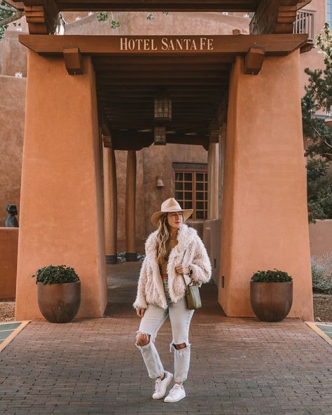 From epic shopping adventures to historic train rides and the best margarita in town, here are 21 of the best things to do in Santa Fe, New Mexico. Make sure to add these to your Santa Fe New Mexico travel bucket lists. #TheCityDifferent | santa fe bucket list | santa fe things to do in | santa fe new mexico things to do in | what to do in santa fe new mexico | what to see in santa fe new mexico | things to see in santa fe new mexico | top things to do in santa fe new mexico Santa Fe New Mexico Outfits Fall, New Mexico Outfits Spring, New Mexico Travel Outfits, Santa Fe New Mexico Fashion, New Mexico Fall Outfit, Outfits For Santa Fe Nm, Santa Fe Fashion Outfits, Santa Fe Outfits Spring, What To Wear In Santa Fe