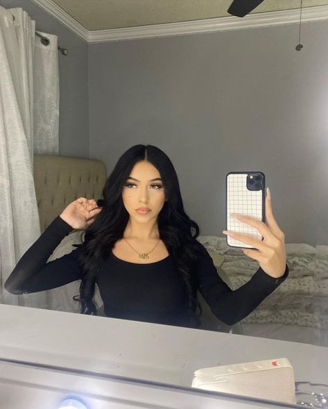 Insta Photo Ideas Mirror Selfie, Vanity Mirror Pics, Vanity Mirror Selfie, Vanity Selfie, Vanity Pics, Makeup Mirror Selfie, 2024 Photoshoot, Vsco Pics, Selfies Ideas