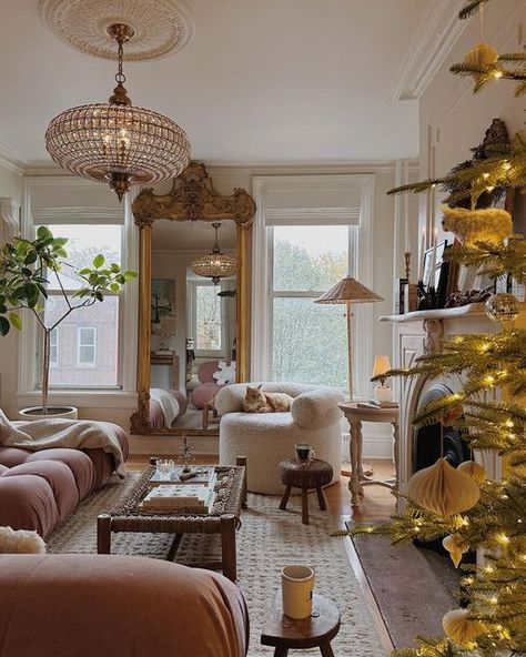 Mallory Fletchall | Reserve Home on Instagram: "woke up to the coziest, snuggliest weather today and i’ve never been more excited to do absolutely nothing except lounge and eat all the leftovers from yesterday, and i mean ALL 🤫 please tell me i’m not the only one!⁣ ⁣ ⁣ #interiorinspo #interiordesign #parisianvibes #holidaydecor #christmastree #interiorlovers #cozyroom #homedecor #livingroomdesign #livingroomdecor" Reserve Home, Parisian Living Room, Townhouse Interior, Parisian Interior, French Apartment, Brooklyn Apartment, Apartment Aesthetic, Apartment Decor Inspiration, Chic Living