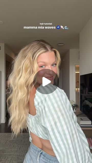 Meredith Welborn on Instagram: "how to get the most perfect, effortless, mamma mia waves 🧿🐚🌊 wavy hair is my go-to summer look and i wanted to share my tips for the perfect beach waves…  curling iron technique (1 1/4 inch): - wrap away from your face - start at the top, wrap the hair, unwrap, drag down curling iron and repeat - leave an inch out at the bottom  three barrel waver technique (1 inch): - don’t start at the top of the section - start ~2 inches down - have tool at an angle - leave an inch out at the bottom  products: @thedrybar hot toddy heat protectant @hottoolspro 1 1/4 inch pro gold @insertnamehere triple barrel hair waver @theouai hair oil  @bumbleandbumble dryspun texture spray  #wavyhair #hairhacks #summerhair #mammamia" Waver Tool Hair, How To Get Crimped Hair Waves, Mamma Mia Curls, How To Do Mermaid Waves, How To Use Beach Waver Curling Iron, Katrina Scott Hair, Deep Waver Iron Hairstyles, Hair Waver Iron Tutorial, Triple Barrelled Hair