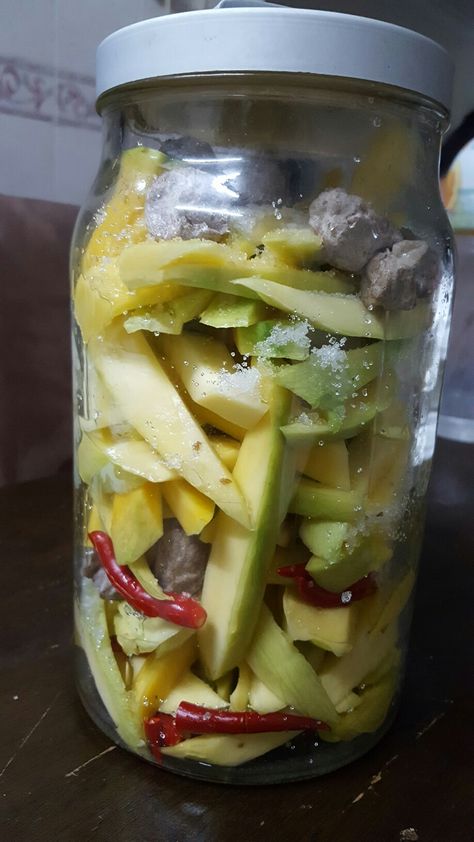 Spicy mango pickles with sour plum Pickled Fruit, Sour Plum, Pickling Recipes, Pickles, Tart, Plum, Mango, Snacks, Fruit