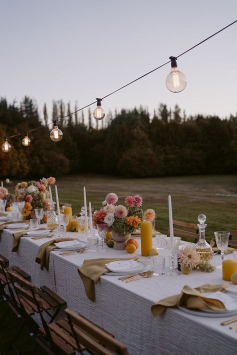 Evening Table Settings, Table Cloth Outdoor, Family Style Table Wedding, Long Table Garden Party, Midsommar Table Setting, Farm Style Table Decor, Linen Table Cloth Styling, European Summer Table Setting, Pink Table Linens Wedding