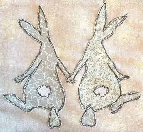 Applique Rabbit Patterns, Bunny Applique Patterns, Free Motion Embroidery Ideas, Rabbits In Love, Free Motion Applique, Free Motion Embroidery Applique, Freehand Embroidery, Bunny Applique, Applique Cushions