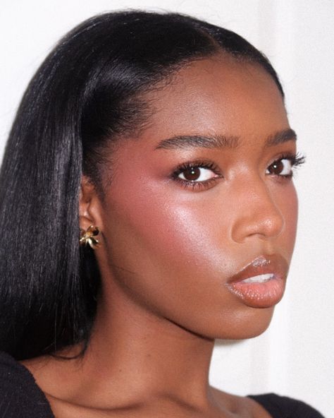 Dark Skin Soft Makeup, Soft Glowy Makeup Black Women, Soft Matte Makeup, Dark Skin Minimal Makeup, Softglam Makeup Look Black Women, Bts Butterfly, Soft Girl Aesthetic Black Women Makeup, Matte Make Up, Fresh Makeup Look