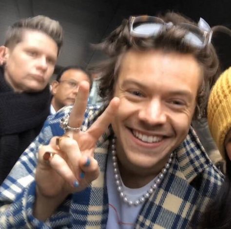 Harry Styles Cute, Haikou, Harry Styles Wallpaper, Harry Styles Pictures, Louis And Harry, Harry Styles Photos, Mr Style, X Factor, Treat People With Kindness