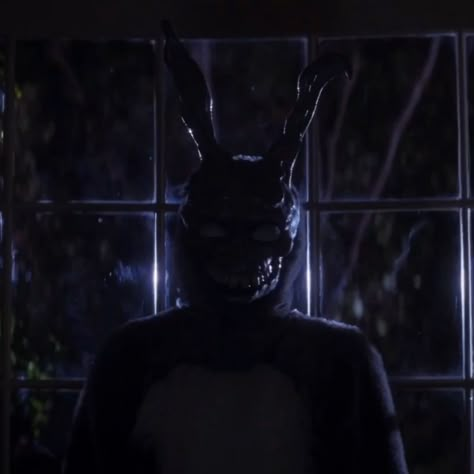 Horror Movies Pfp, Donnie Darko Bunny, Donnie Dark, Frank Donnie Darko, Donnie Darko Pfp, Slasher Icons, Halloween Backrounds, Movie Pfp, Horror Movie Icons