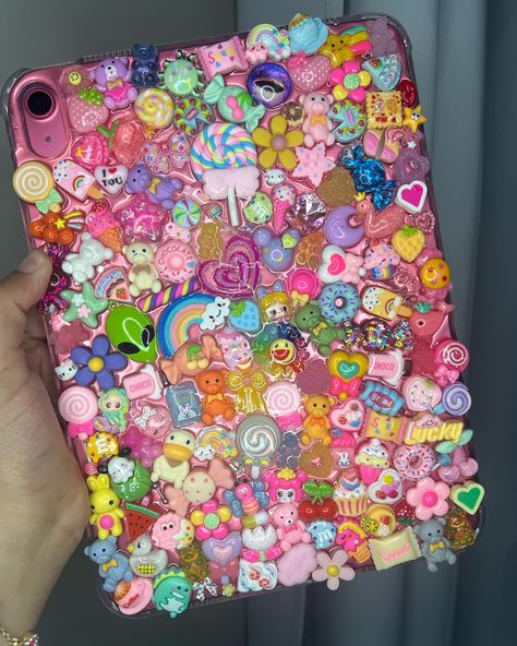 how cute is this super junky ipad case ?😍🍭🍬🍫🍩🦄#memphis #junkyipadcase #junkycase #cutejunkcase #memphistn #explorepage Decoden Ipad Case, Ipad Junk Case, Junk Ipad Case, Junky Cases, Bedazzled Phone Case, Junk Case, Custom Ipad Case, Accessories Board, Cute Ipad Cases